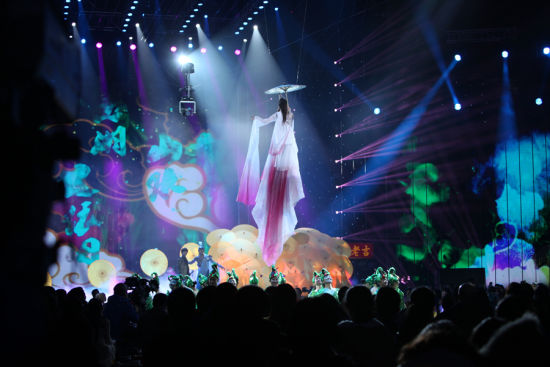 黃圣依唱越劇 臨時相公蕭敬騰護花