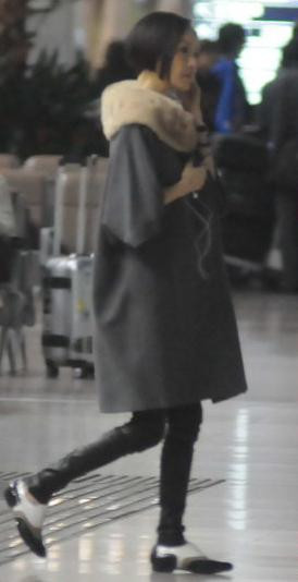 43歲陳魯豫機場暴瘦身材再惹非議