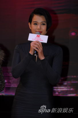 黃宗澤胡杏兒先后同臺(tái)邱澤承認(rèn)分手