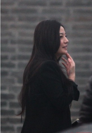 趙薇與好友慶生 父母現(xiàn)身