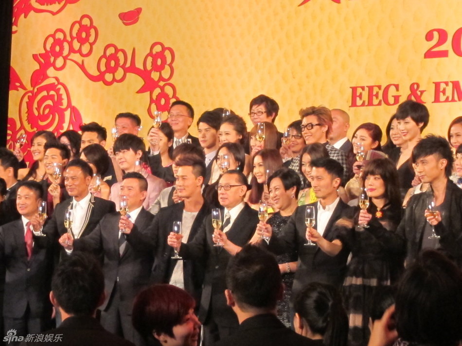 英皇春茗晚宴溫碧霞艷壓全場