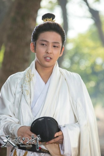 �������˲������b�������͎�������һɫ