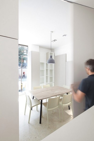 格子組合打造65平白色辦公室