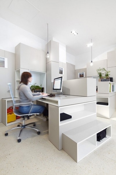 格子組合打造65平白色辦公室