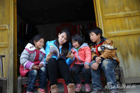 伊能靜投身公益帶領孩子們讀書