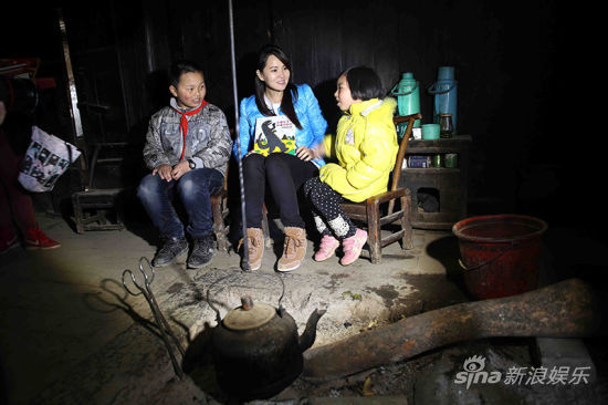 伊能靜投身公益帶領(lǐng)孩子們讀書