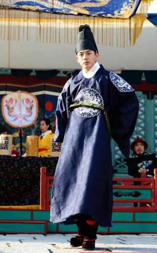 《張玉貞》劉亞仁彰顯皇子超凡威嚴(yán)