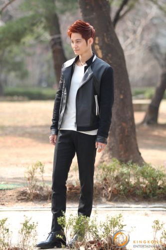 《那年冬天》金范春光下盡展奪目光彩