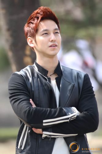 《那年冬天》金范春光下盡展奪目光彩