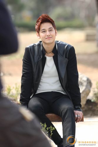 《那年冬天》金范春光下盡展奪目光彩