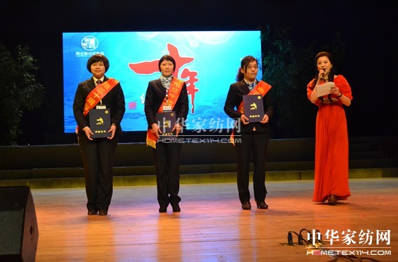 繪青雨蘭十年輝煌