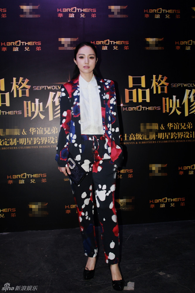 董璇現(xiàn)身中國國際時裝周