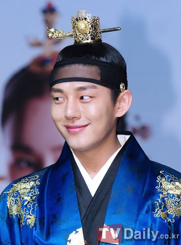 《張玉貞》舉行發(fā)布會(huì)金泰熙端莊優(yōu)雅