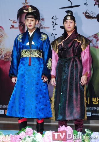 《張玉貞》舉行發(fā)布會(huì)金泰熙端莊優(yōu)雅