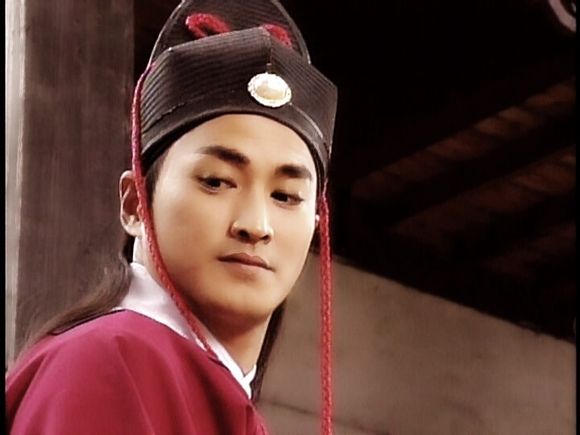 胡歌嚴寬電視劇中風度翩翩的紅衣男子