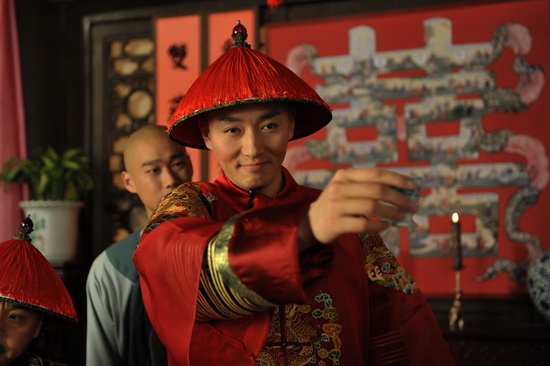 胡歌嚴寬電視劇中風度翩翩的紅衣男子