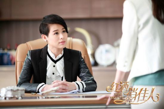 胡杏兒《紅酒俏佳人》劇照曝光演強勢女