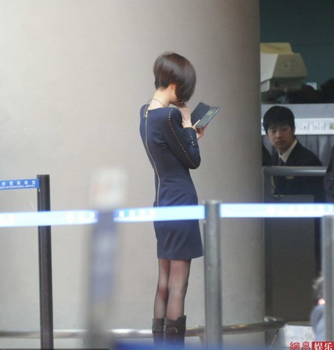 陳魯豫著黑絲現身機場