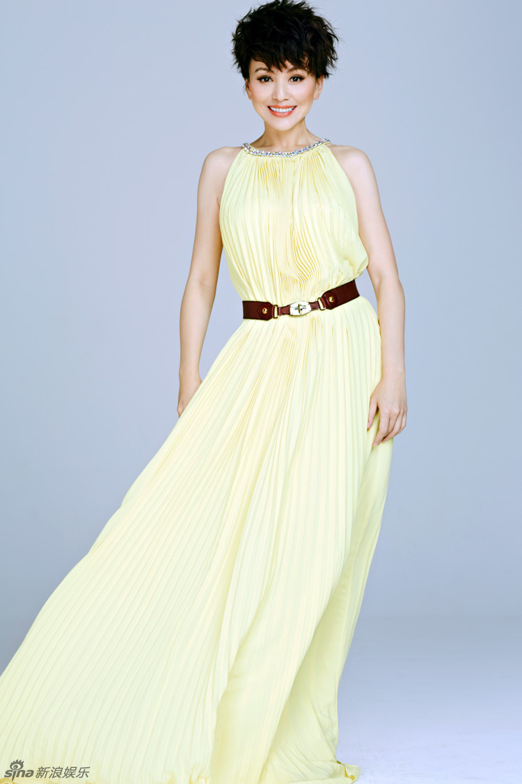 雪姨王琳長裙寫真舞動春日