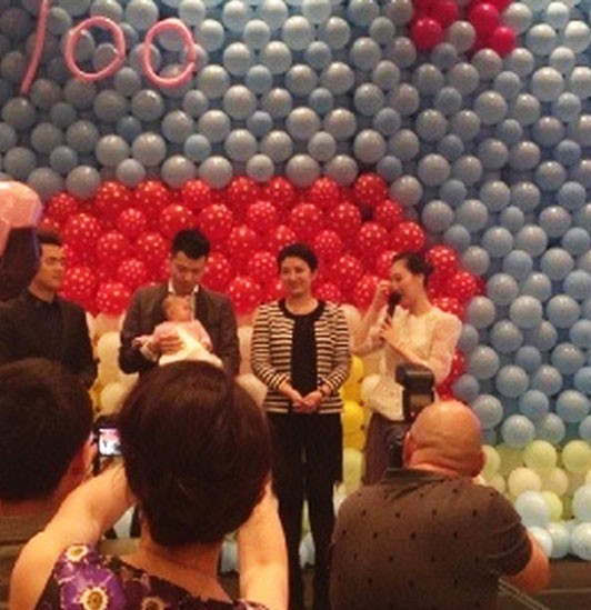 黃奕女兒“百日宴”內(nèi)場圖曝光