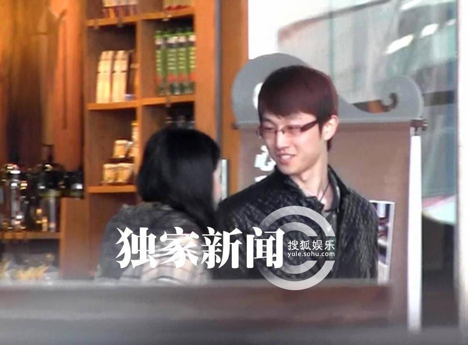 小陶虹榮升"首席導演太太"一身品牌