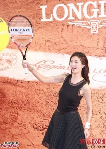 林志玲著短裙代言化身“網(wǎng)球女將”