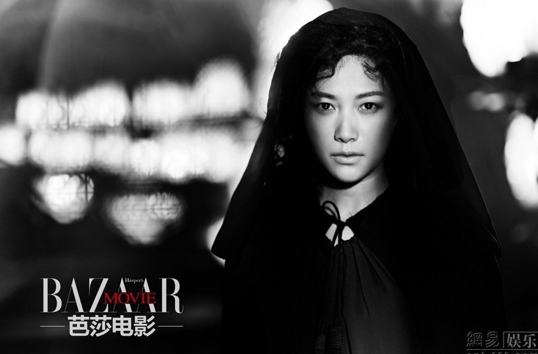 徐靜蕾亂世佳人寫真曝光深V裝秀事業線