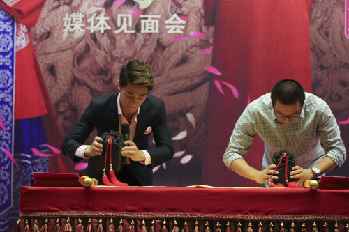 �����A����������������Ƭ���װl