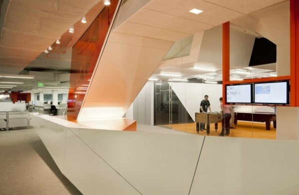 橙色系美國旅游搜索引擎Kayak辦公室