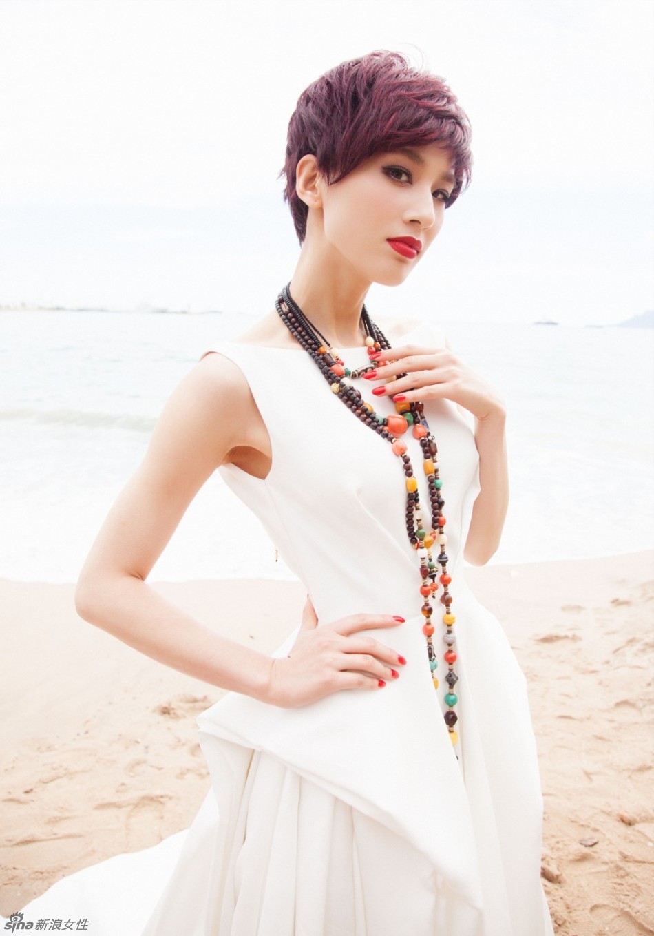 黃圣依戛納拍海灘時(shí)尚大片