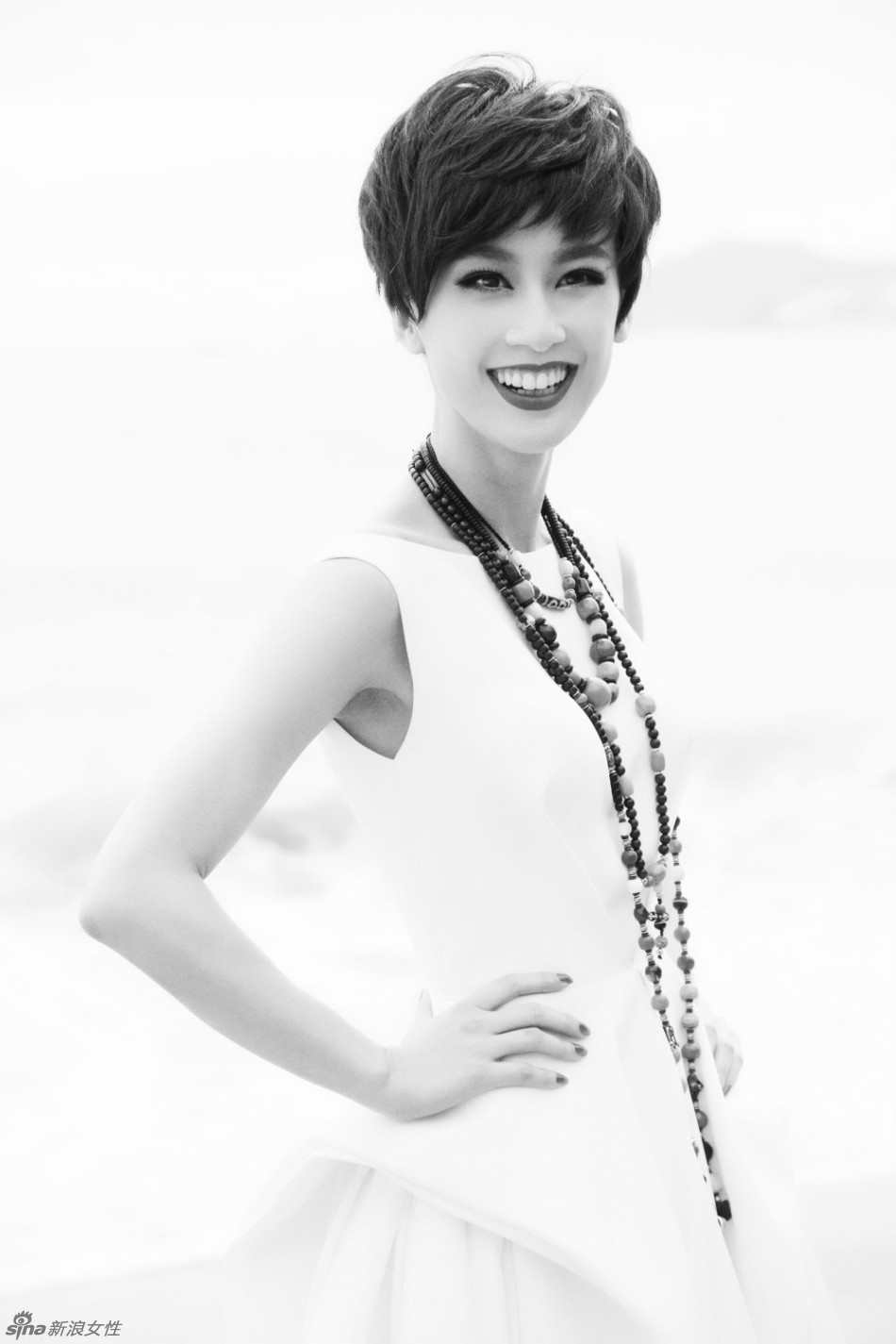 黃圣依戛納拍海灘時(shí)尚大片