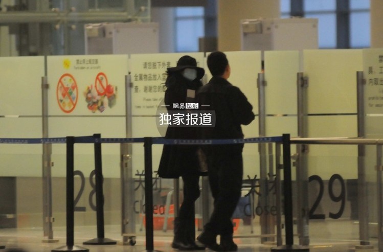 林志玲戴口罩現身機場