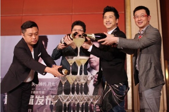 庾澄慶發(fā)新碟被問(wèn)伊能靜當(dāng)場(chǎng)黑臉