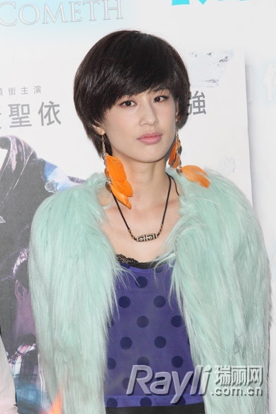 黃圣依戀上短發"金龜子"發型惹爭議