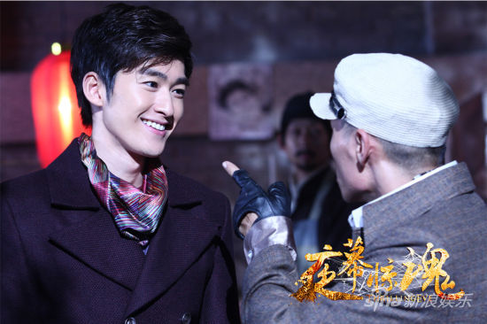 《夜幕驚魂》曝主海報張翰扮屌絲