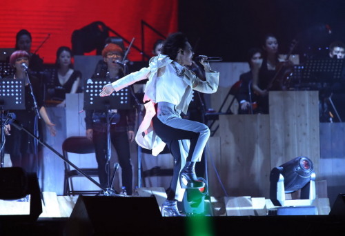 周筆暢北京個唱變人來瘋