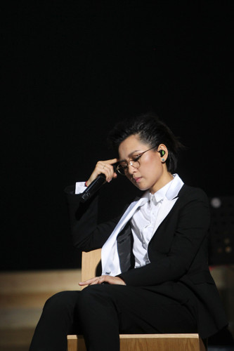 周筆暢北京個唱變人來瘋