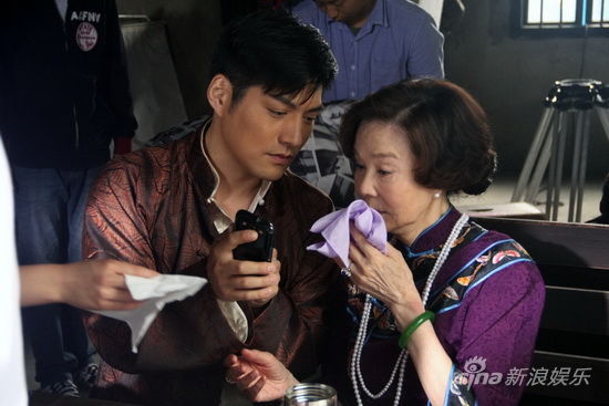 嚴(yán)寬歸亞蕾《春刑》演繹中國式祖孫