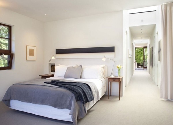 與紅杉樹互相映襯的斜坡豪宅