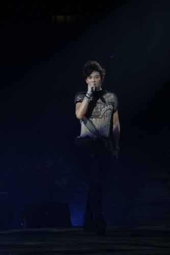 陳曉東透視裝露點助陣好友HIGH全場