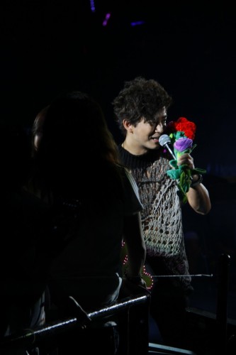 陳曉東透視裝露點助陣好友HIGH全場