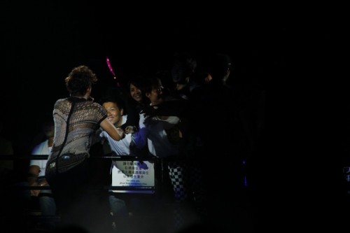 陳曉東透視裝露點助陣好友HIGH全場