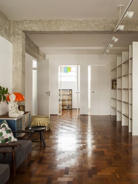 不同風格混搭裸色梁柱現代公寓