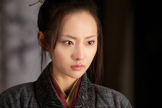 《精忠岳飛》張嘉倪冬日練槍俠女難當(dāng)