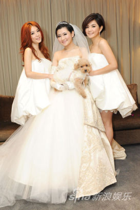 SHE�ݳ���9�µǱ���Ů������������_