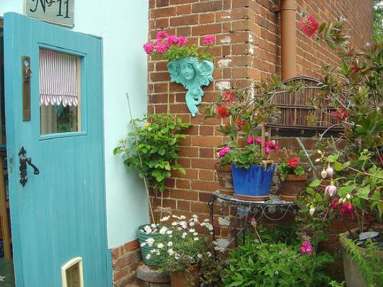 深色墻紙也清新手工藝品裝扮的家(2)