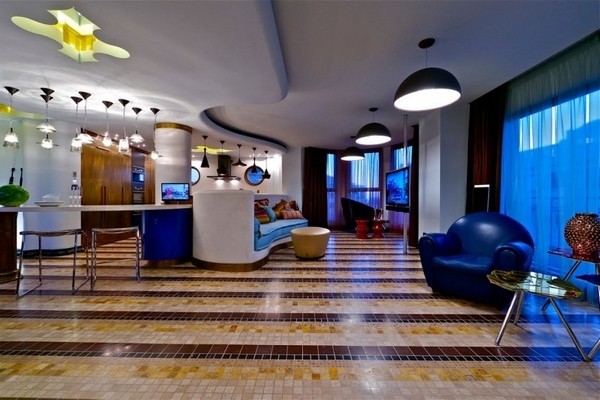 ��ÿ��g��ɫ�г�Mˇ�g�е�סլ