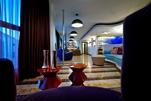 ��ÿ��g��ɫ�г�Mˇ�g�е�סլ