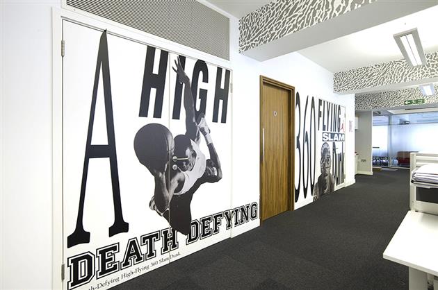 NIKE倫敦總部/RosieLee