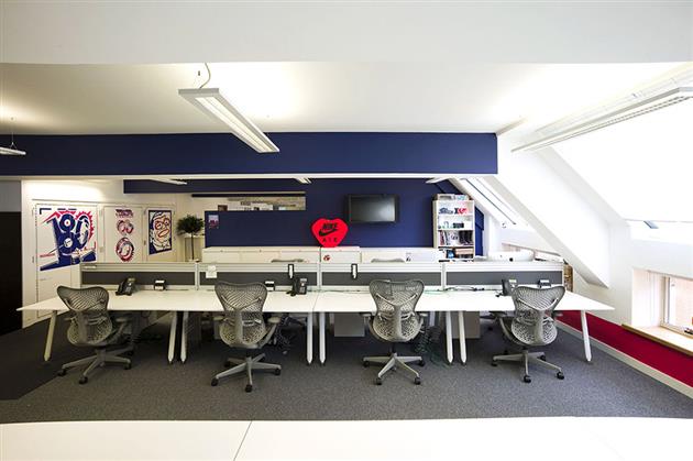 NIKE倫敦總部/RosieLee